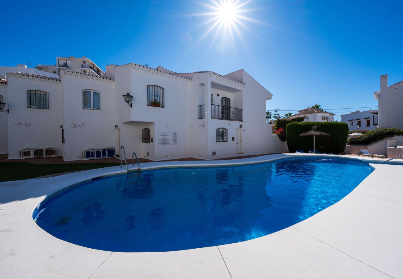Piscina condominiale per gli ospiti a Los Pinos Nerja.