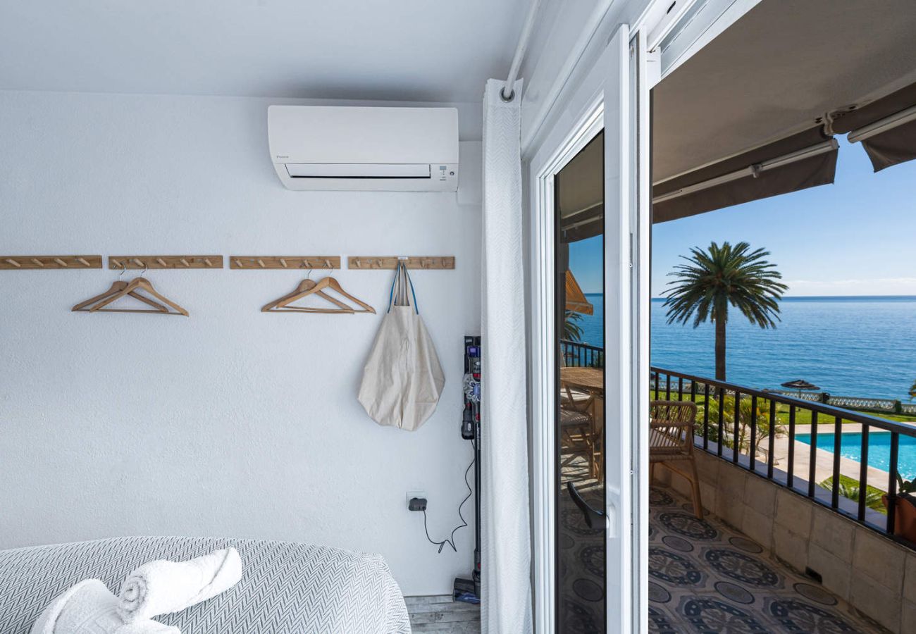 Vista sul mare dalla camera da letto dell'appartamento Acapulco Playa 302