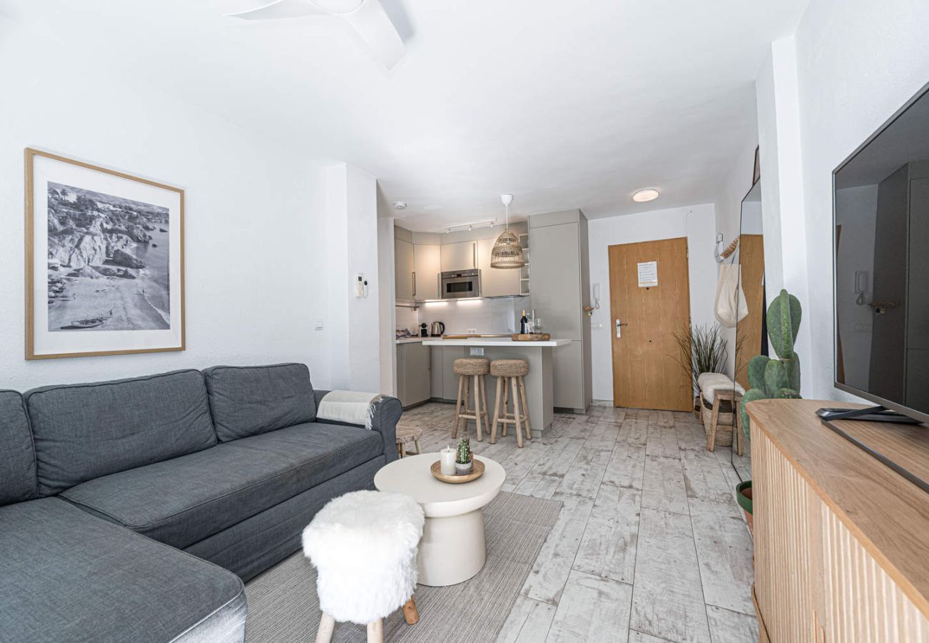 Interno dell'alloggio Acapulco 302 con arredamento moderno.