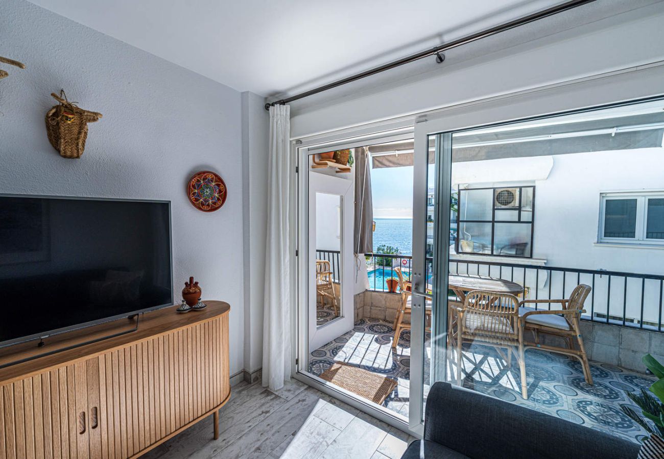 Zona soggiorno con divano e televisione ad Acapulco Playa 302