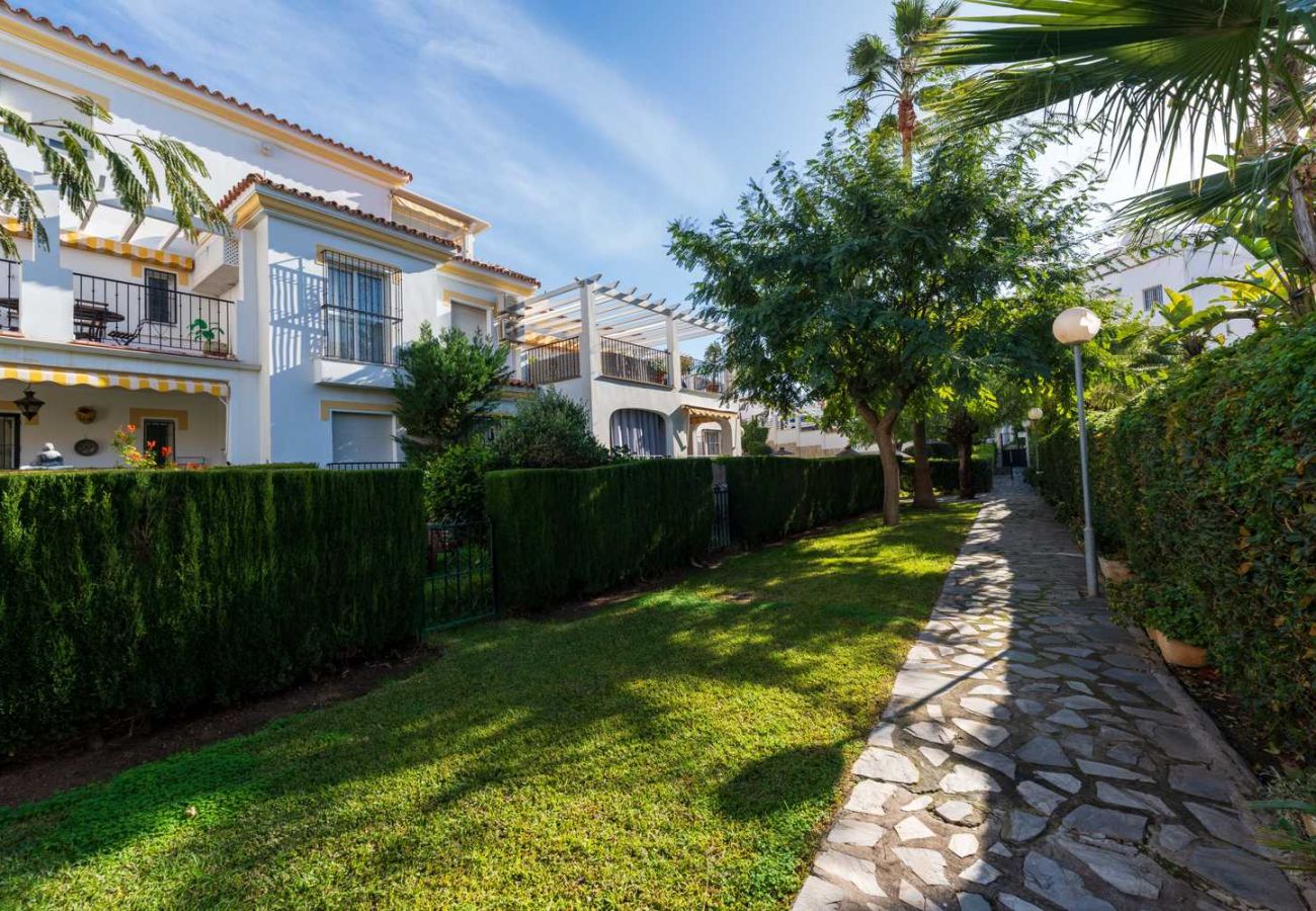 Appartamento a Nerja - Appartamento Valparaiso 1B a Playa Burriana con piscina e 2 bagni