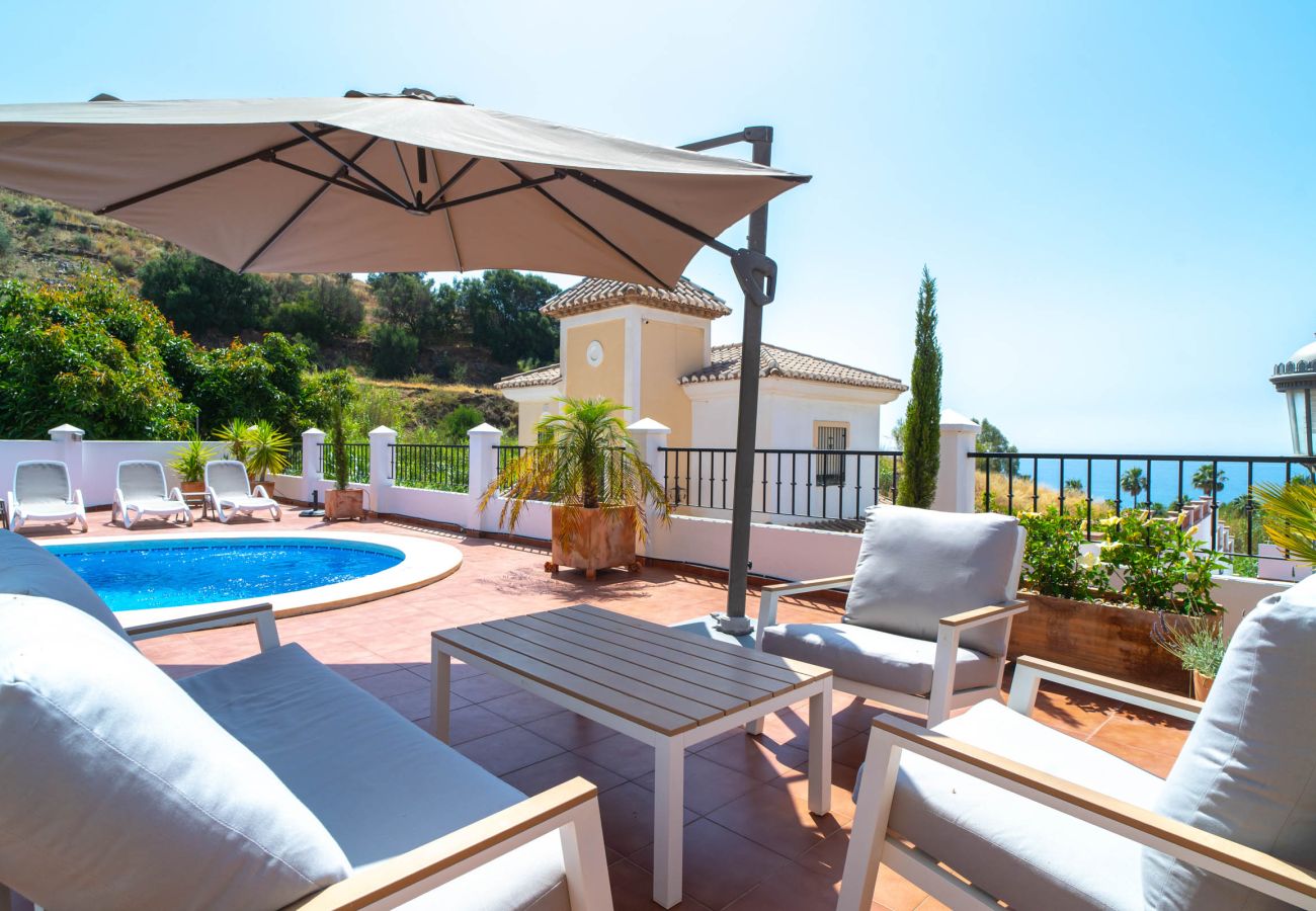 Villa a Torrox Costa - Villa Calidum: Villa con Piscina Privata a Nerja