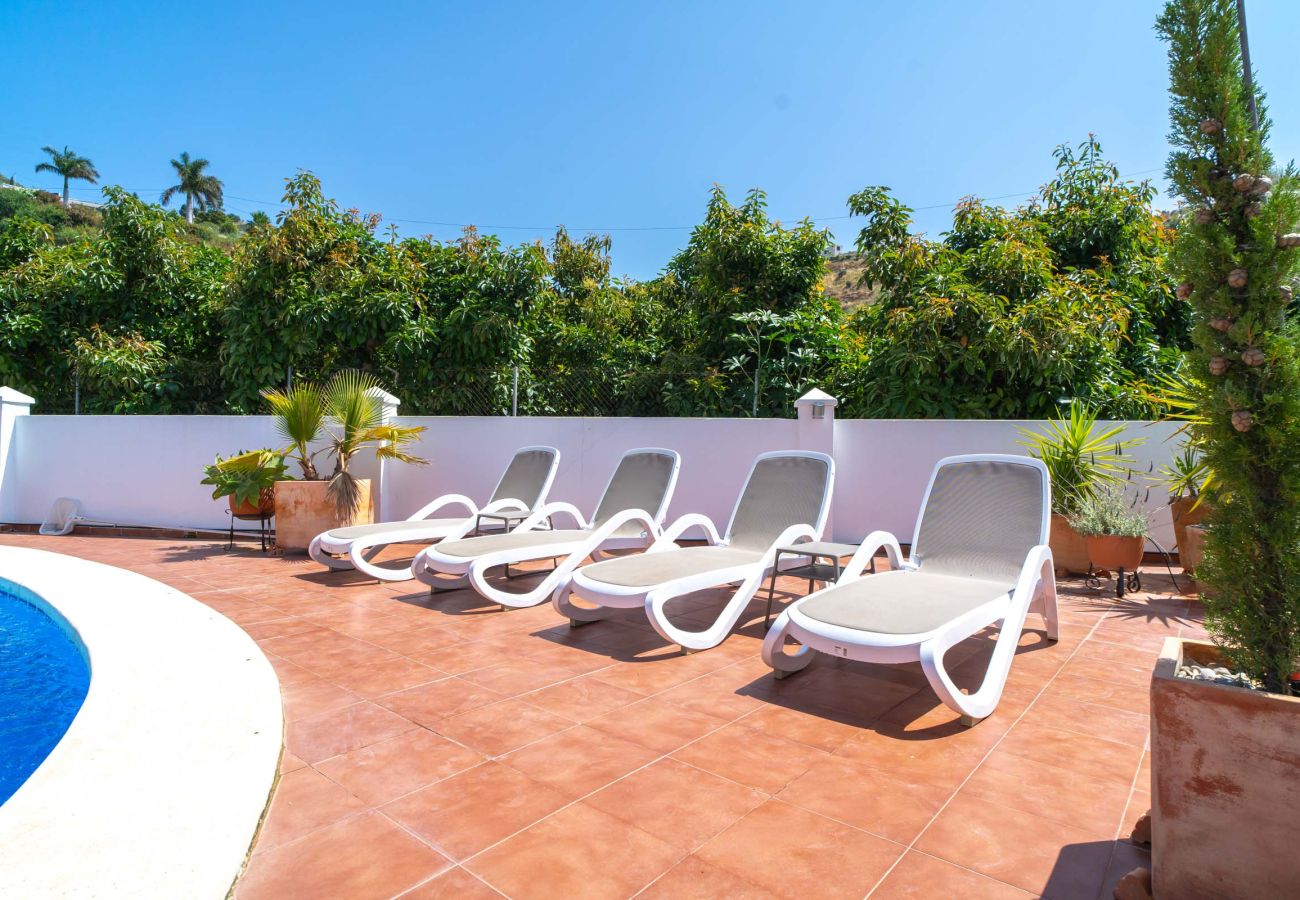 Villa a Torrox Costa - Villa Calidum: Villa con Piscina Privata a Nerja