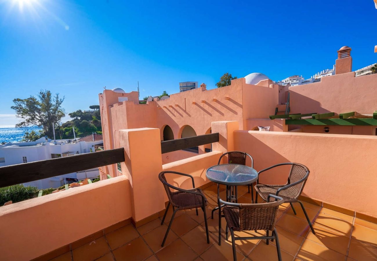 Terrazza privata con zona pranzo all'aperto nell'appartamento Ibn Sadi Nerja.