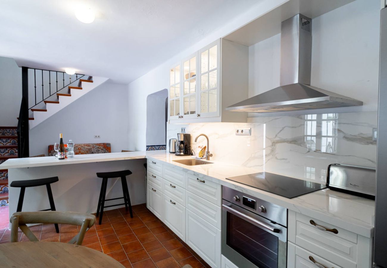 Cucina di design completamente attrezzata in affitto per le vacanze Villa Lorca.