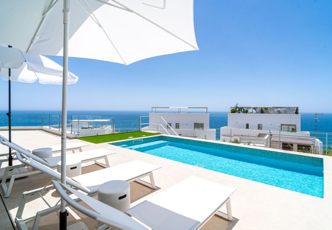  a Torrox - Bayview Hills Premium Pool Suite 