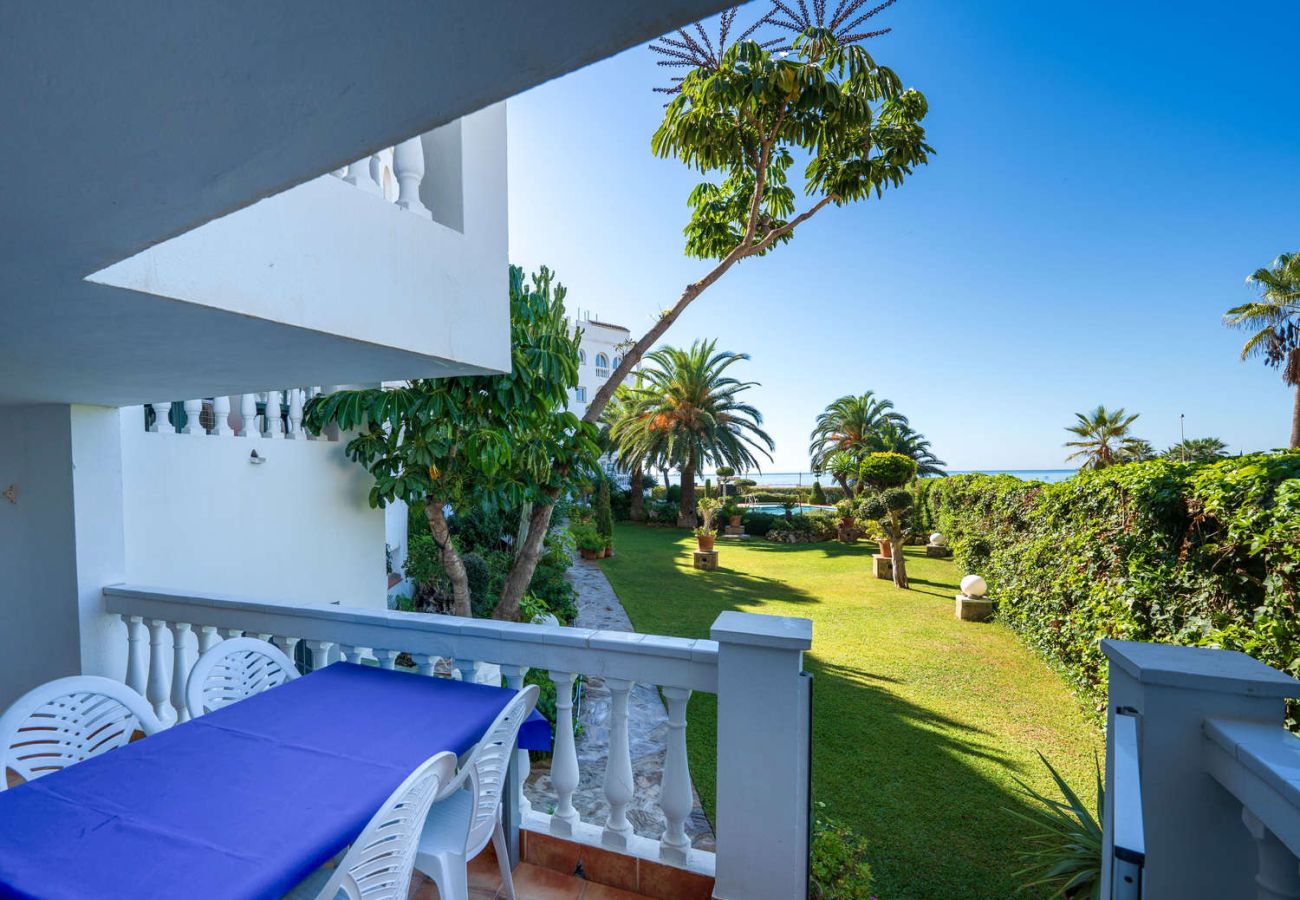 Terrazza privata con accesso diretto esclusivo alla piscina e al giardino del complesso Stella Maris