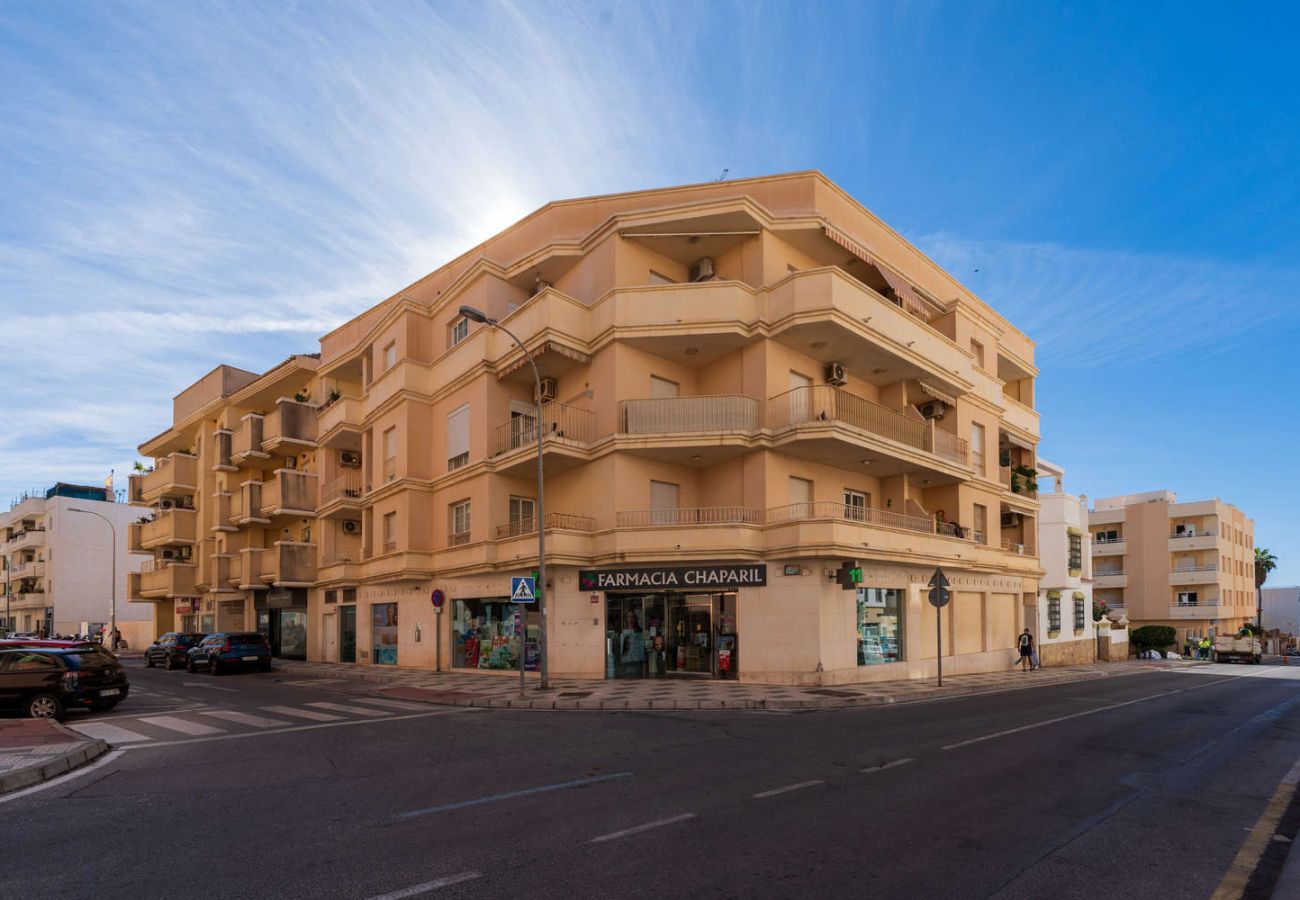 Appartamento a Nerja - Torrecilla Urban Beach Nerja: Appartamento Moderno con Piscina sul Tetto