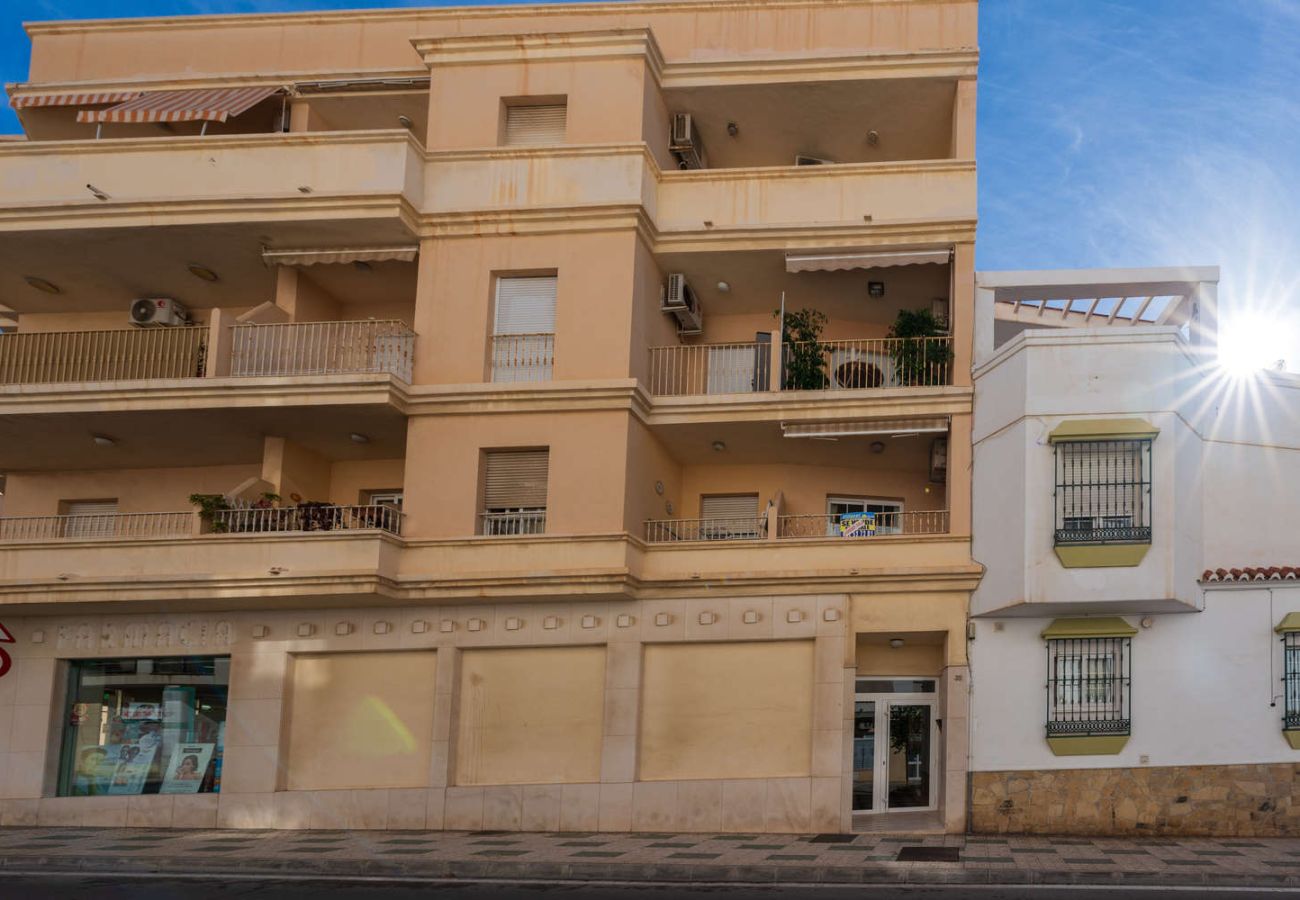 Appartamento a Nerja - Torrecilla Urban Beach Nerja: Appartamento Moderno con Piscina sul Tetto