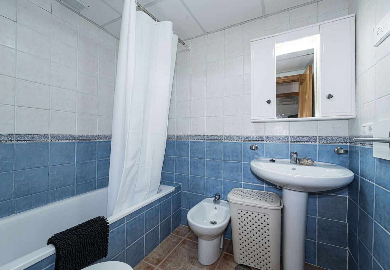 Appartamento a Nerja - Torrecilla Urban Beach Nerja: Appartamento Moderno con Piscina sul Tetto