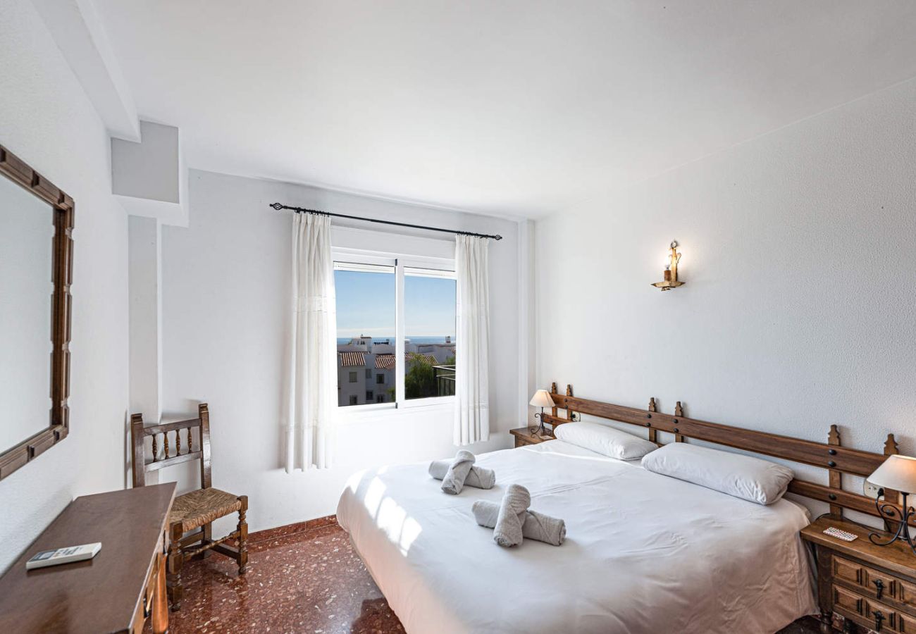 Camera matrimoniale con vista mare in appartamento a Nerja