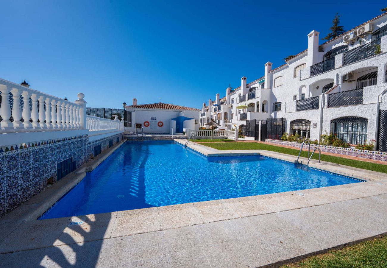 Appartamento a Nerja - Casa Lena Verano Azul Nerja: Duplex per Famiglie con Vista Mare