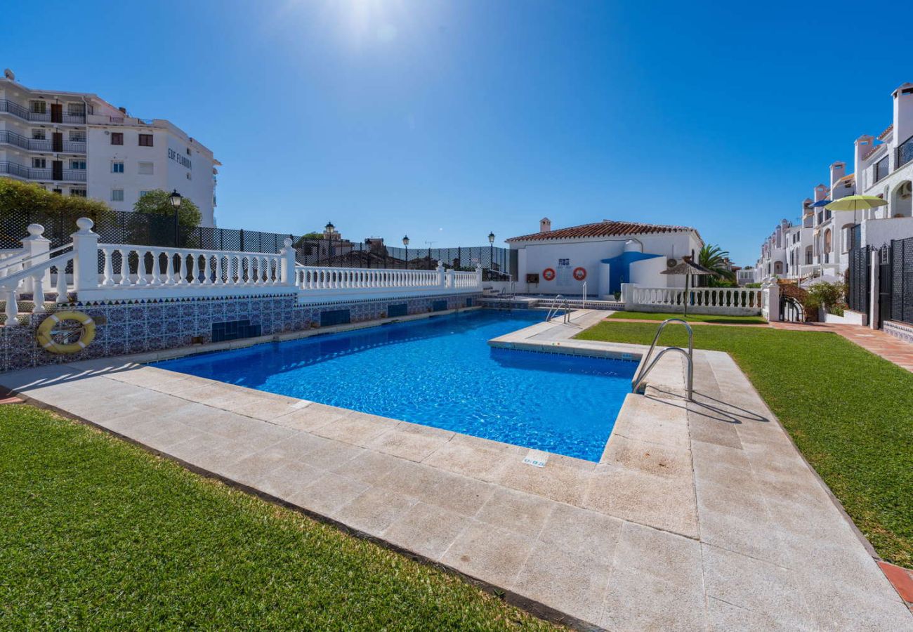 Appartamento a Nerja - Casa Lena Verano Azul Nerja: Duplex per Famiglie con Vista Mare