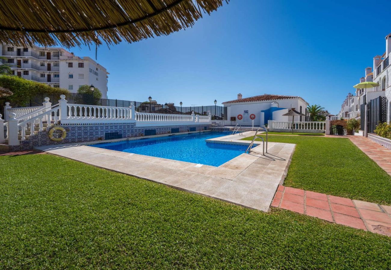 Appartamento a Nerja - Casa Lena Verano Azul Nerja: Duplex per Famiglie con Vista Mare