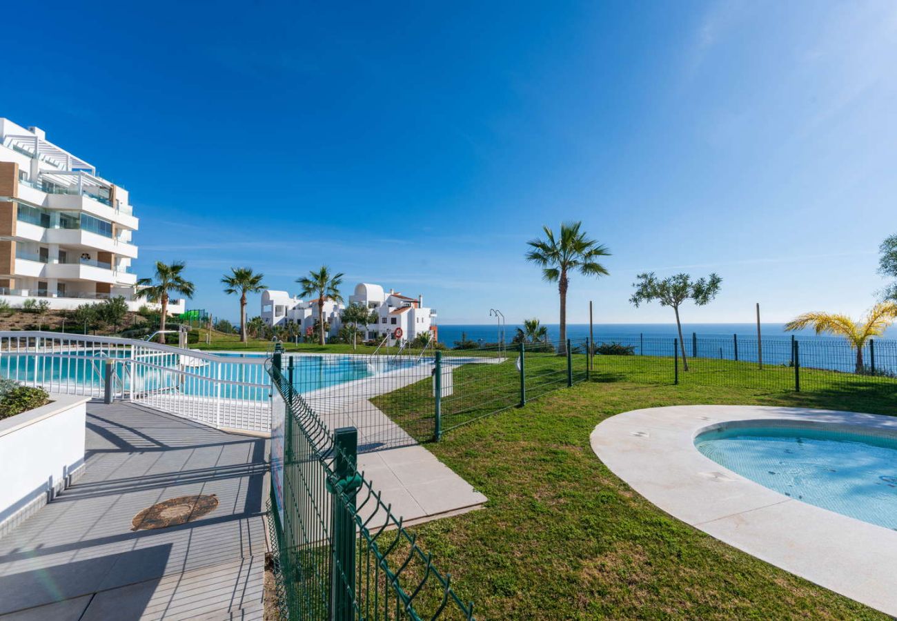 Appartamento a Torrox Costa - Isea Calaceite 1111: Appartamento di Lusso con Vista Mare e Piscina