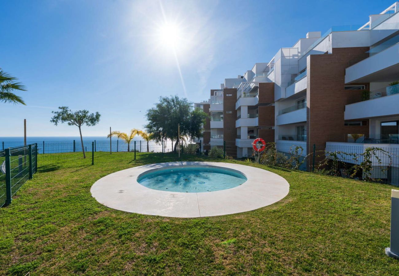 Appartamento a Torrox Costa - Isea Calaceite 1111: Appartamento di Lusso con Vista Mare e Piscina
