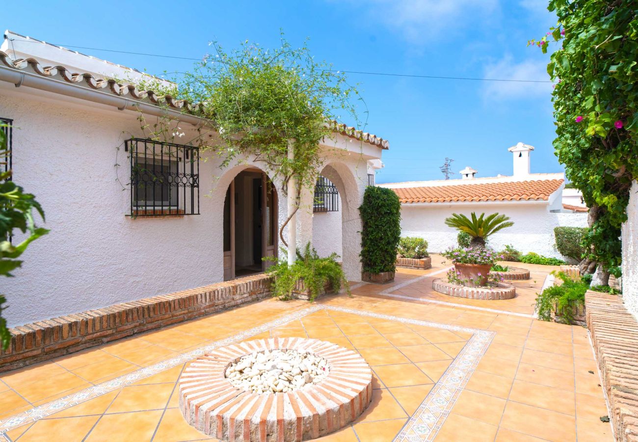 Villa a Nerja - Villa La Casita: Villa con piscina privata a Fuente del Badén, Nerja