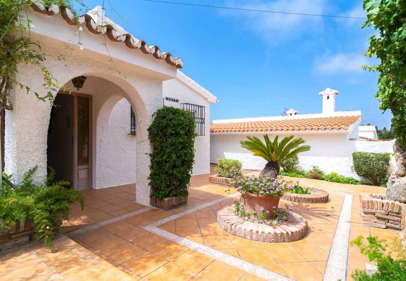 Villa a Nerja - Villa La Casita: Villa con piscina privata a Fuente del Badén, Nerja