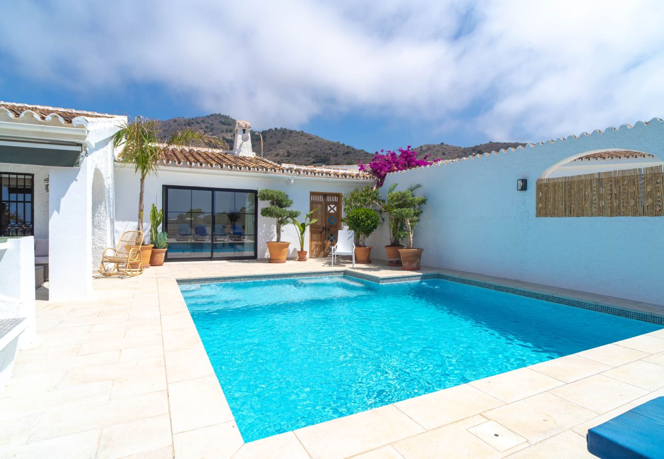 Villa a Nerja - Villa La Casita: Villa con piscina privata a Fuente del Badén, Nerja