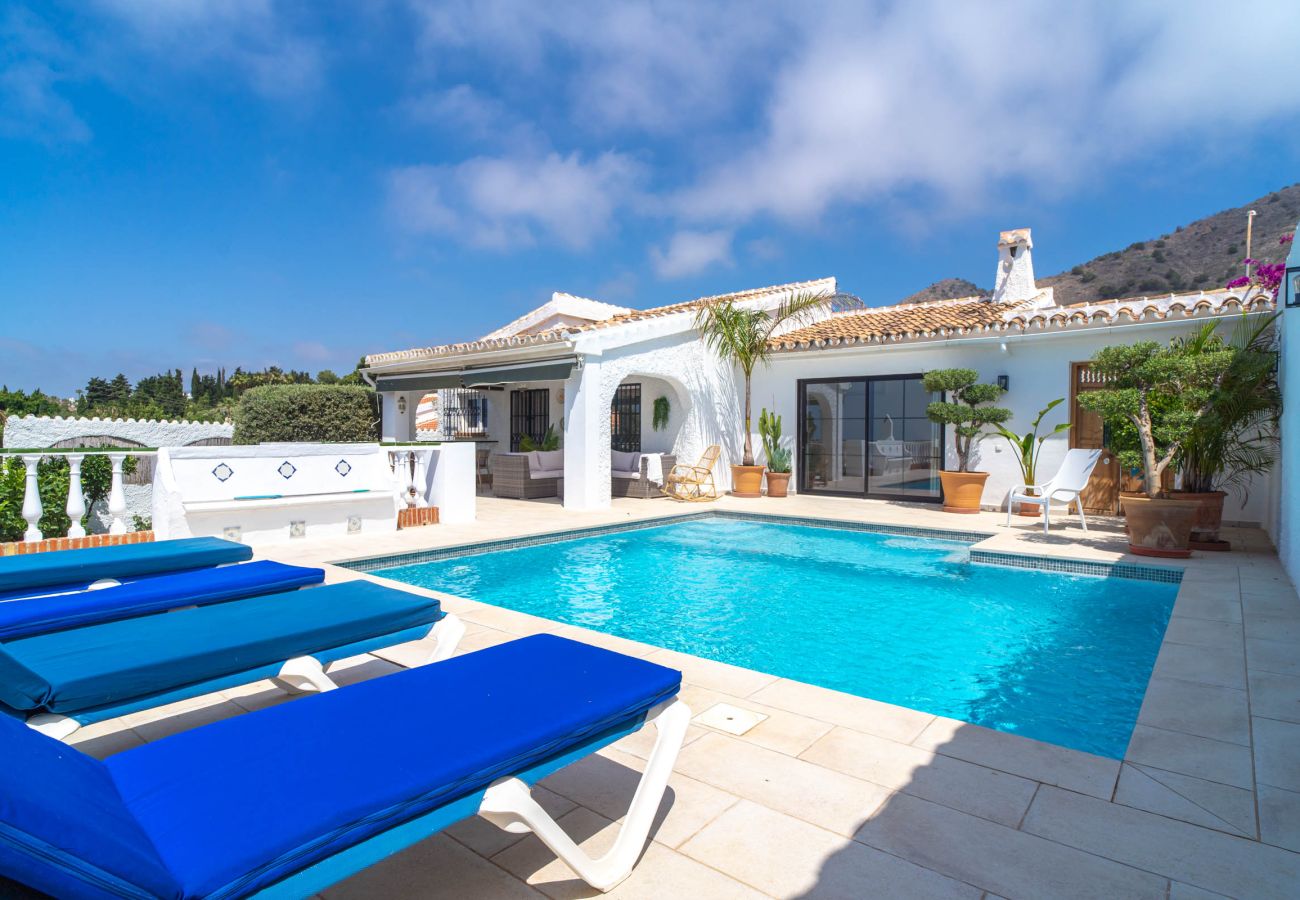 Villa a Nerja - Villa La Casita: Villa con piscina privata a Fuente del Badén, Nerja