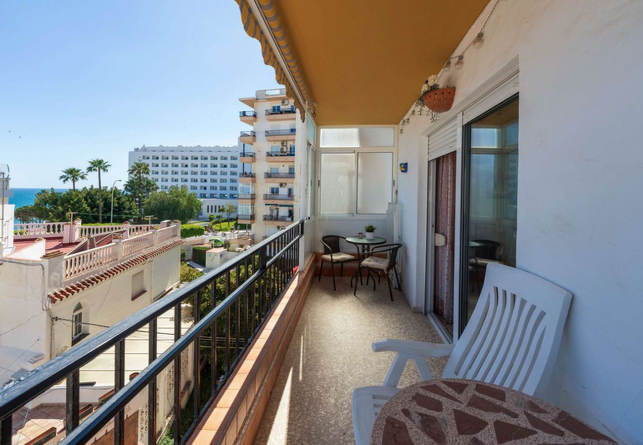 Balcone privato con lettini e vista sul Mediterraneo, Albaida II 2B Nerja