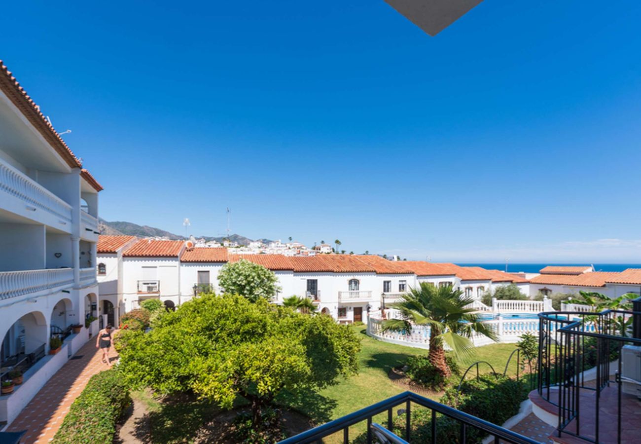 Vista panoramica dal balcone dell'appartamento nell'urbanizzazione La Hacienda, Nerja.