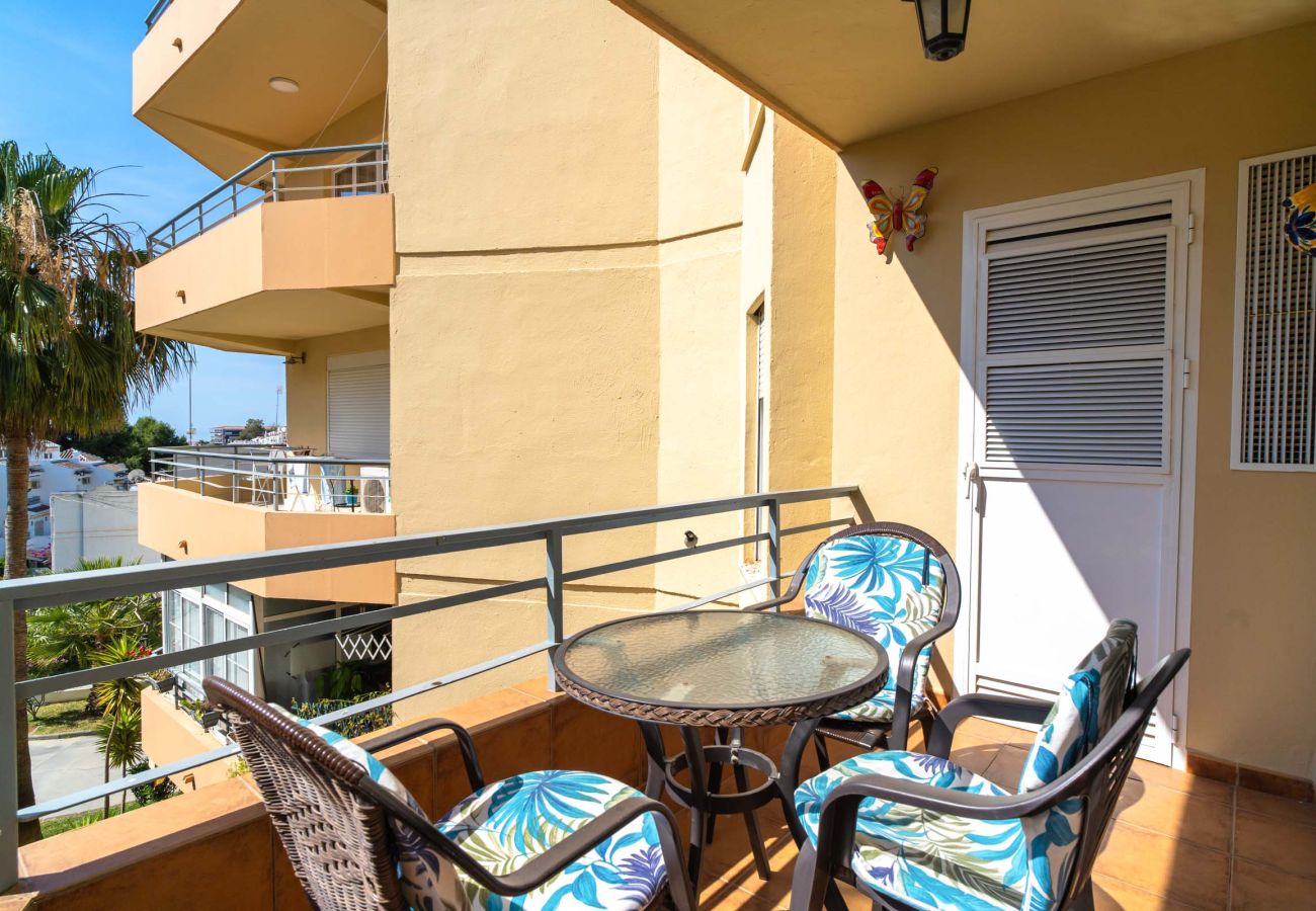 Vista alternativa della terrazza esterna dell'appartamento Tahiti 2 7 con parcheggio.