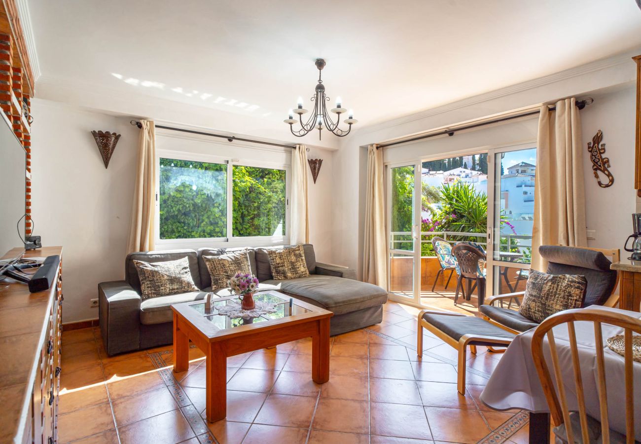 Ampio soggiorno-pranzo dell'appartamento Tahiti 2 7 per 4 persone con accesso alla terrazza.