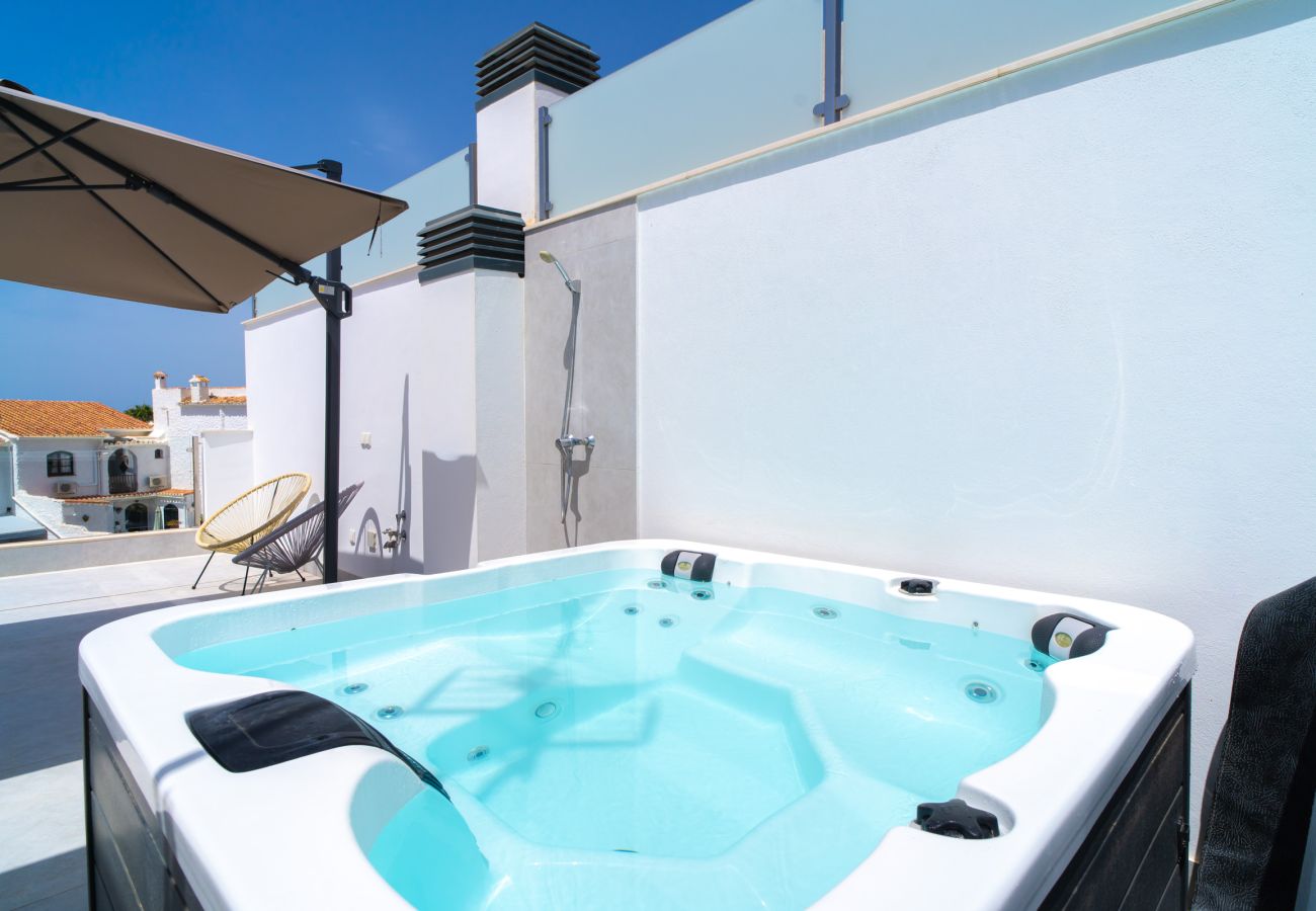 Villa a Nerja - Casa Mezcal - Villa per 4 persone con piscina privata e vasca idromassaggio a Nerja