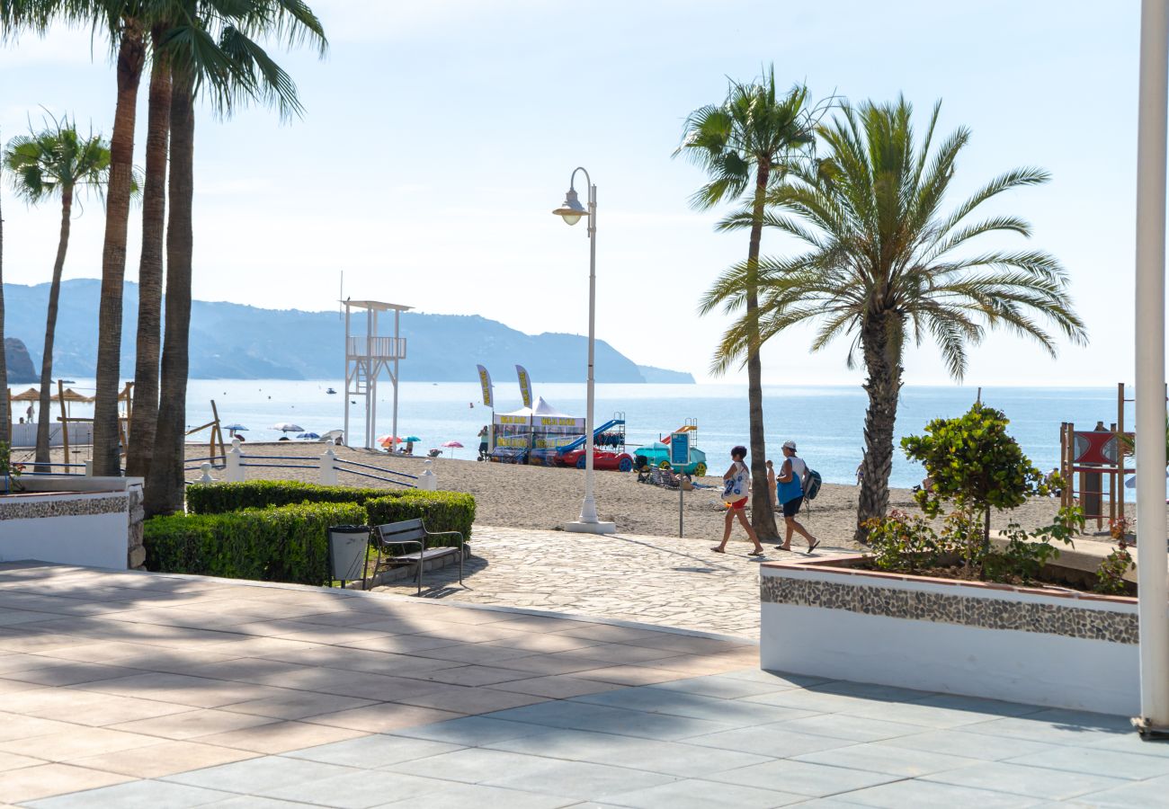 Spiaggia di Burriana: vacanze a Nerja con Casasol